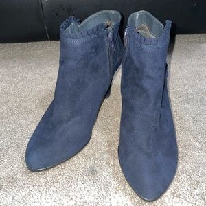 Aerosoles Woman’s Bootie Heels Size 8